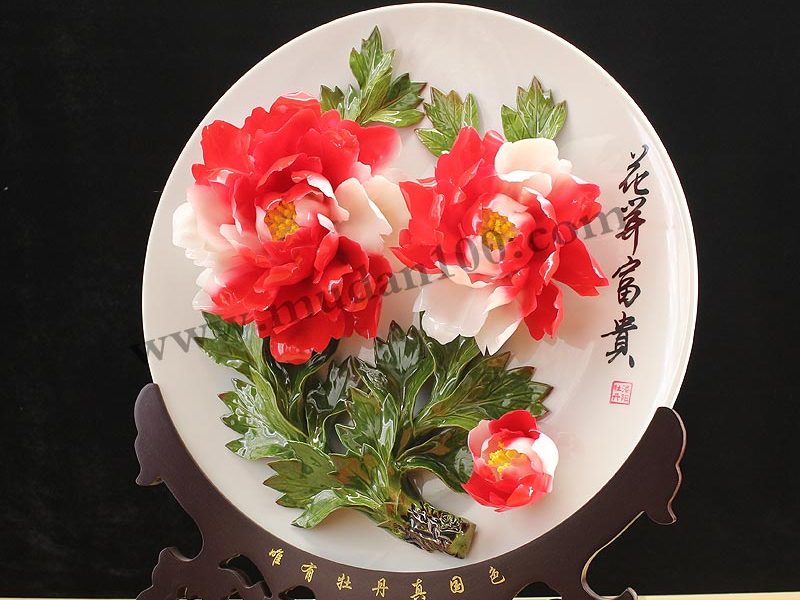牡丹瓷花朵在盘子上面会掉吗? 牡丹瓷花朵在盘子上面会掉吗?